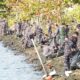 Sambut HUT Kodaeral XIV Ke-1, Prajurit Kodaeral XIV Sorong Aksi Bersih Pantai dan Dermaga