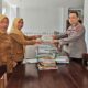 Tingkatkan Minat Baca Anak, Bag SDM Polres Buton Sumbangkan 367 Buku Cerpen ke Perpustakaan Daerah Kabupaten Buton 