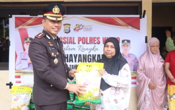 Polres Wajo Tebar Kepedulian, Ratusan Warga Terima Bantuan Sembako Hari Bhayangkara ke-80