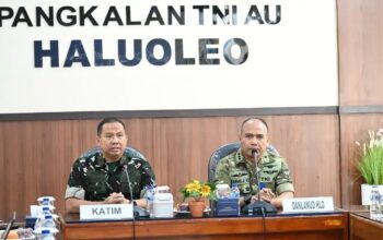 Tinjau Langsung Pembangunan Fasilitas Dukungan Penerbangan di Lanud Haluoleo, Danlanud Sambut Tim Pengawasan Pembangunan Satuan TNI dari Kementerian Pertahanan