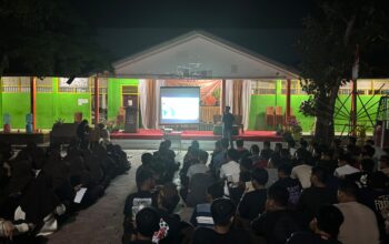 POLRES ENREKANG BERIKAN EDUKASI DETEKSI DINI HOAKS DAN LITERASI DIGITAL PADA KEMAH BLOK KELAS X UPT SMA NEGERI 2 ENREKANG
