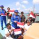 Ditpolairud Polda Kepri Bersama Masyarakat Pasang Bendera Merah Putih di Kapal Boat dan Kapal Pancung