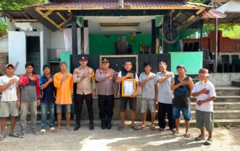 Kasat Binmas Polres Enrekang Serahkan Hadiah Juara I Lomba Satkamling Tingkat Polres Tahun 2026