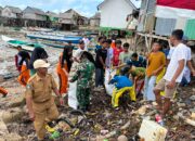 Merawat Pesisir, Menguatkan Kemanunggalan: Satgas TMMD Ke-129 Kodim 1413/Buton Bergerak Bersama Pelajar dan Warga di Pantai Kombewaha