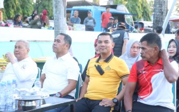Sambut HUT ke-81 RI, Kapolres Wajo Bersama Forkopimda dan Warga Meriahkan Lomba Balap Karung