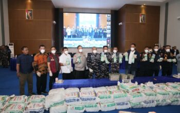 Kapolda Kepri Ikuti Konfrensi Pers Pengungkapan Penyelundupan 1.3 Ton Ketamine di Perairan Batam