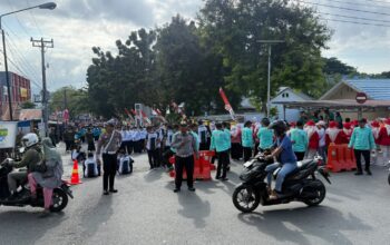 Semarak HUT RI ke-81, Polresta Banggai Kawal Suksesnya Lomba Gerak Jalan di Kota Luwuk