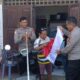 Meriahkan HUT RI ke-81, Polsek Marioriawa Bagikan Bendera Merah Putih