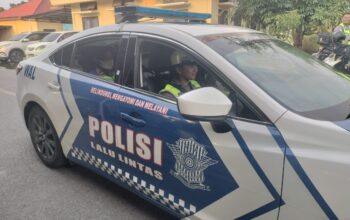 Polwan Ditlantas Polda Sultra Sapa Pengendara, Edukasi Tertib Berlalu Lintas di Sejumlah Ruas Jalan Kendari