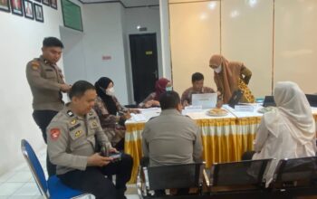 Personel Polres Enrekang Ikuti Donor Darah dalam Rangka HUT RI ke-81 dan HUT Mahkamah Agung RI ke-81