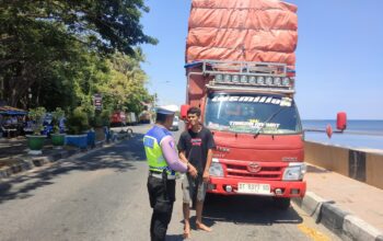 Satlantas Polres Parepare Beri Himbauan Pada Para Pengemudi Truk Yang ODOL