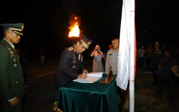 HUT ke-81 RI, Kapolda Sulsel Hadiri Apel Kehormatan dan Renungan Suci di TMP Panaikang