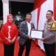 Sukses Amankan Nobar Piala Dunia 2026, Kapolsek Ujung Bulu Terima Penghargaan Dari Bupati Bulukumba