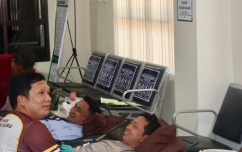 Semangat Kemanusiaan, Kapolres Luwu Ikut Donor Darah dalam Rangka HUT ke-81 Mahkamah Agung RI
