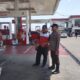 Cegah Kemacetan, Personel Polsek Tanasitolo Imbau Warga Tertib di SPBU Empagae