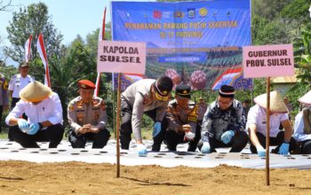 Kapolda Sulsel Hadiri Penanaman Serentak Bawang Putih dan Ground Breaking Gudang Ketahanan Pangan Polri, Dukung Percepatan Swasembada Nasional