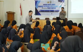 Bhabinkamtibmas Cappa Galung Tangani Pohon Tumbang di Jalan Bau Massepe