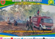 Sinergi Babinsa, Bhabinkamtibmas, Damkar, dan Warga Padamkan Kebakaran Lahan di Amesiu Konawe