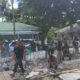 Jalan dan Halaman Pasar Tradisional Dibersihkan, Koramil Sampolawa Dorong Warga Hidup Bersih dan Sehat