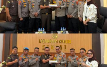 Kapolres Sinjai Beri Kejutan Hari Ulang Tahun Kajari Sinjai.