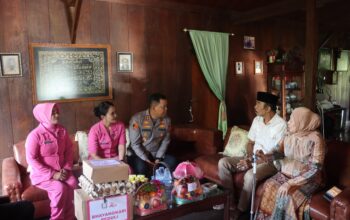 Kapolres Bulukumba Bersama Ketua Bhayangkari Silaturahmi dengan Purnawirawan dan Warakawuri Polri