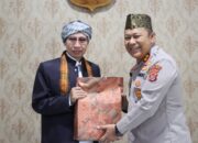 Buya Yahya Kunjungi Polres Buton, Shalat Subuh Berjemaah dan Pererat Silaturahmi Bersama Personel serta Masyarakat