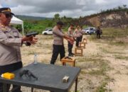 Asah Kemampuan dan Ketangkasan, Polres Buton Laksanakan Latihan Menembak