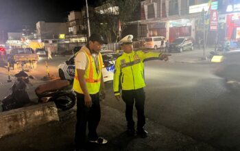 Patroli Jalan Kaki, Polantas Polresta Banggai Edukasi Petugas Parkir