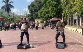 Kasat Samapta Polres Enrekang Dampingi Kapolres Berikan Arahan dan Pelatihan Penggunaan Peralatan Dalmas