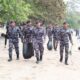 Peringati HUT Ke-81 TNI AL, Prajurit TNI Polri dan Masyarakat Bersih-bersih Pantai Tanjung Kasuari