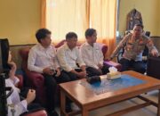 Bertempat Diruang Kerjanya, Kapolsek Baraka Berkoordinasi Dengan Manajer SPPG Yang Beroperasi Di Kecamatan Baraka