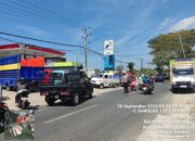 Personel Polres Bulukumba dan Polsek Jajaran Turun Atur Lalu Lintas di Depan SPBU.
