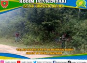 Sinergi Babinsa dan Warga, Koptu Alfian Pambahako Gelar Karya Bakti Bersihkan Bahu Jalan di Desa Lawisata