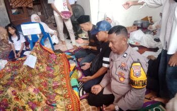 Bhabinkamtibmas Polres Parepare Hadiri Rumah Duka, Kapolsek Soreang Tekankan Kedekatan Polisi dengan Warga