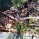 Respons Cepat Aipda Kasril Tangani Pohon Tumbang yang Rusak Dua Rumah Warga Cappa Galung