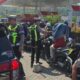Sat Lantas Polres Palopo Patroli Antisipasi Kepadatan Di Depan Spbu, Bagikan Air Mineral Kepada Pengguna Jalan
