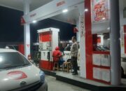 Bhabinkamtibmas Sampoddo Pantau Antrean Bbm, Pastikan Situasi Tetap Normal