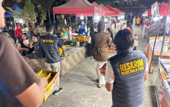 Patroli Humanis Polres Toraja Utara Kembali Bagikan Makanan Ringan di Alun-Alun Rantepao