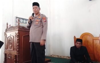 Wakapolres Soppeng Shalat Jumat di Masjid Al Aqsha, Sampaikan Imbauan Kamtibmas Hadapi Musim Kemarau