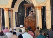 Safari Jumat, Kapolsek Anggeraja Sampaikan Pesan Kamtibmas kepada Jamaah Masjid Cendana Desa Siambo