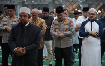 Kapolda Sulsel Bersama PJU Gelar Shalat Subuh Berjamaah di Sejumlah Masjid di Kota Makassar