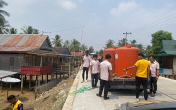 Jumat Berbagi, Polsek Lilirilau Salurkan Air Bersih untuk Warga Tetewatu