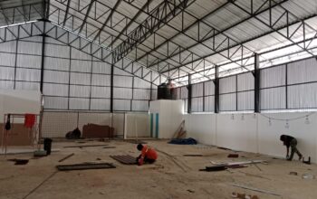 Wujudkan kelengkapan gedung KDKMP Desa Moko, pagar kawat dan plafon digarap sebaik‑baiknya