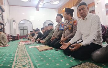 Bukan Sekadar Salat Berjamaah, Kapolsek KPN Parepare Ajak Masyarakat Bersama Jaga Keamanan