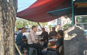 Ngopi Bareng Warga, Cara Humanis Bhabinkamtibmas Polres Parepare Jaga Keamanan Lingkungan