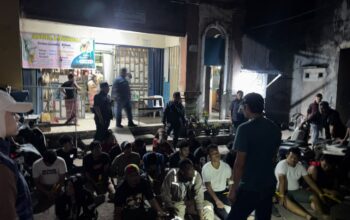 DITRESNARKOBA POLDA KEPRI AMANKAN 29 ORANG DALAM PENINDAKAN DI DUA LOKASI DI BATAM, 21 POSITIF TES URINE