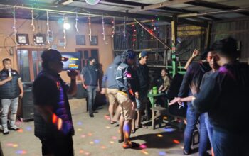 BHABINKAMTIBMAS KELURAHAN LUMPUE GELAR SAMBANG DAN PATROLI, PERKUAT KAMTIBMAS DI JALAN BAU MASSEPE