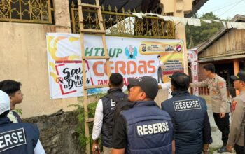 Polda Sultra, Polresta Kendari dan BNN Pasang Spanduk Himbauan Bebas Narkoba di Kampung Salo