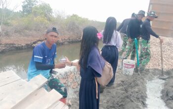 Disemangati Oleh Anak yang Membawakan Air Minum, Satgas TMMD Kodim Muna Tak Turun Semangat Walau Cuaca Panas